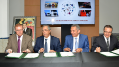 Légende : Cérémonie de signature d’un contrat de performance relatif à l’écosystème « Poids lourd et carrosserie industrielle (PLCI)», à Rabat, le 28 juil. 2015